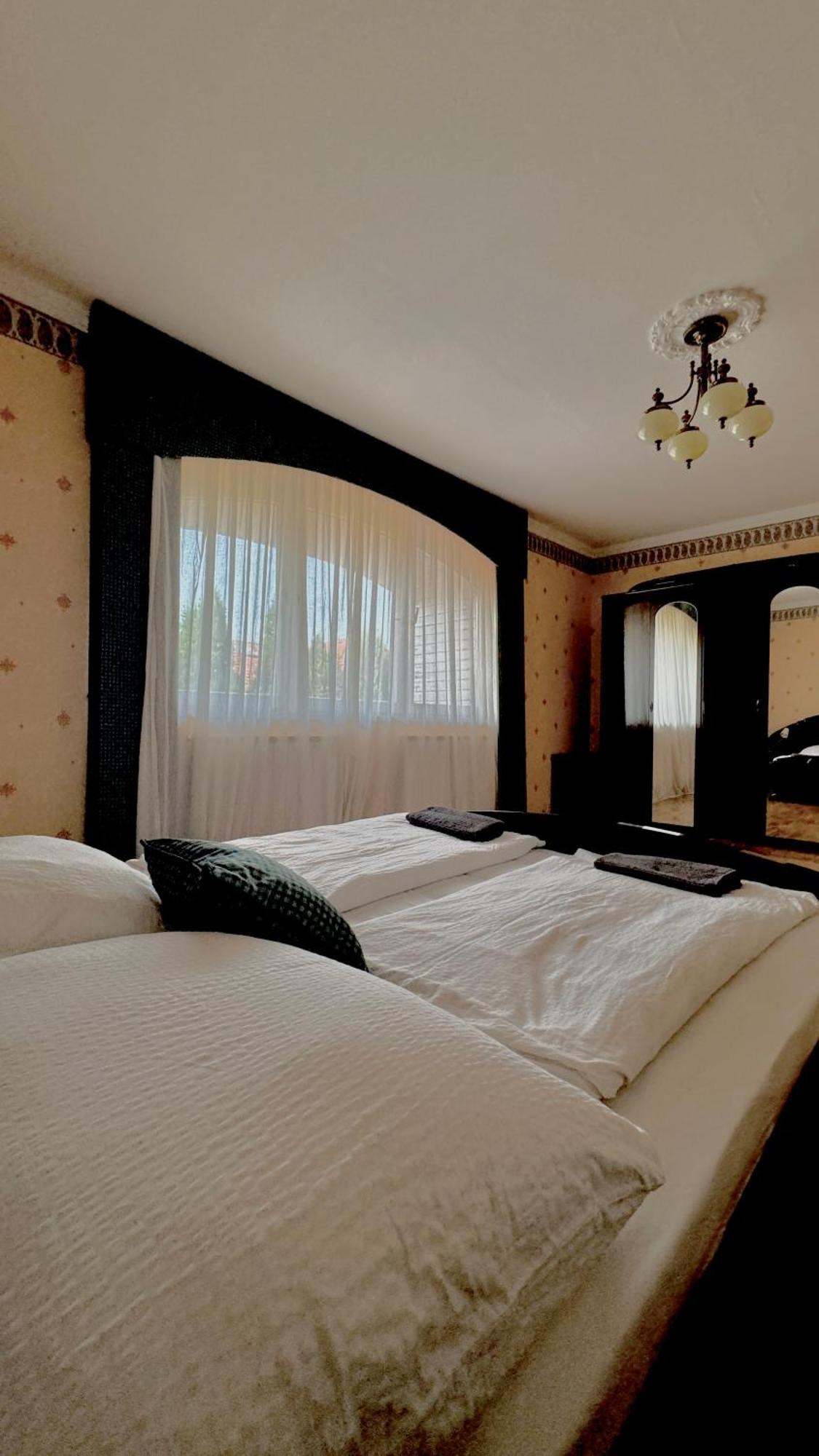 5 Haloszobas Wellness Vip House - Privat Medence Siófok Buitenkant foto